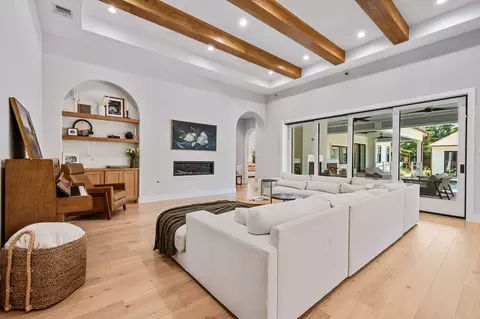 Living - 814 E Wall St, Grapevine, TX 76051 photo 1 of 2