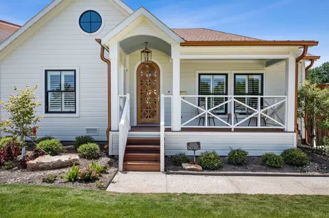 Exterior - 814 E Wall St, Grapevine, TX 76051 photo 2 of 9