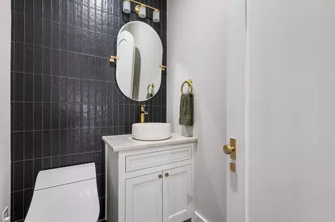 Bath - 814 E Wall St, Grapevine, TX 76051 photo 1 of 7