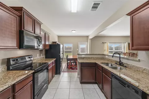 137 Kennedy Dr, Venus, TX 76084