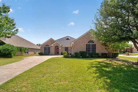 2723 Lake Way Dr, Grand Prairie, TX 75052