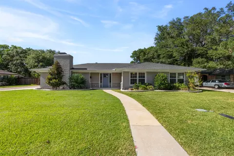 1801 Alexander Dr, Waxahachie, TX 75165
