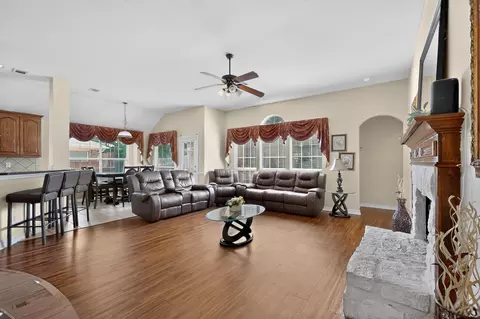 2201 Trickling Creek Dr, Garland, TX 75041