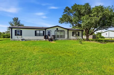 5894 Stone Creek Dr, Sanger, TX 76266