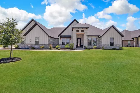 1313 Green Ridge Rd, Weatherford, TX 76085