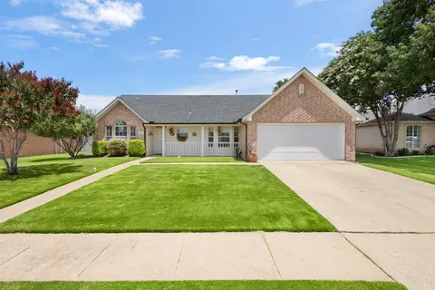 6213 Peach Tree Dr, Midlothian, TX 76065