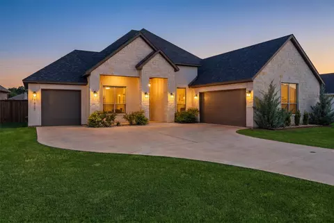 1525 Blue Lake Dr, Joshua, TX 76058