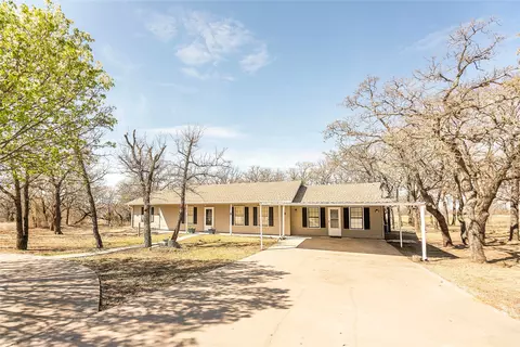 151 Country Club Dr, Nocona, TX 76255