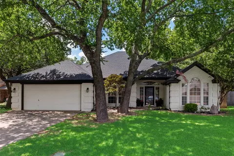 2921 Oak Ridge Dr, Hurst, TX 76054