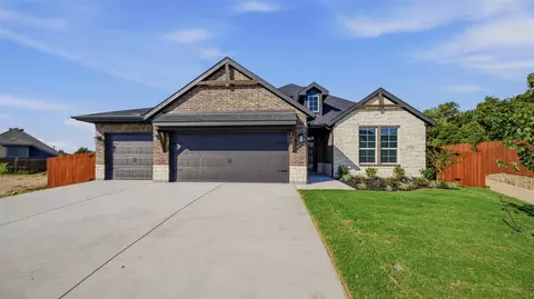 2200 Castle Rock Ln, Weatherford, TX 76087