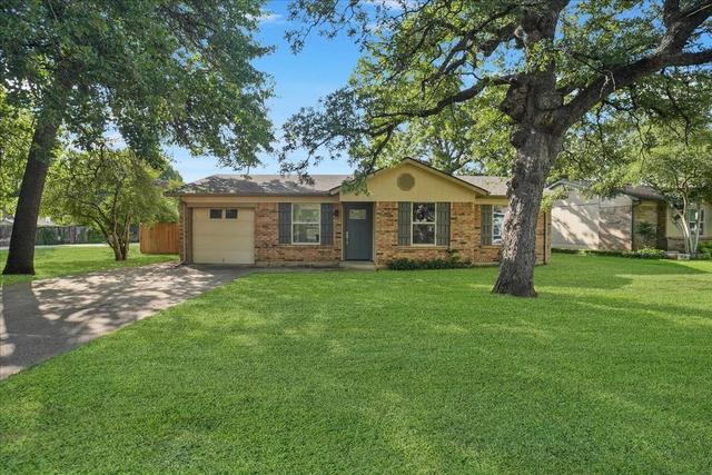 5701 Guildwood Dr, Arlington, TX 76017