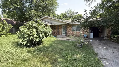 802 E Main St, Tioga, TX 76271