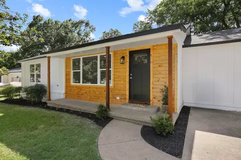 709 Lipscomb St, Bonham, TX 75418