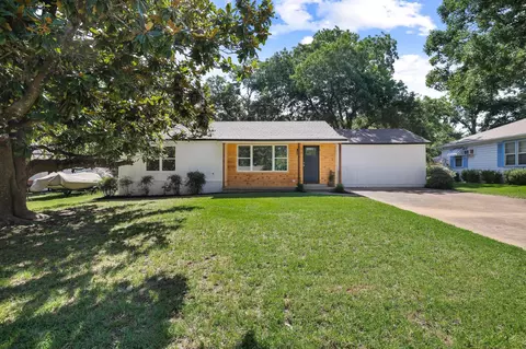 709 Lipscomb St, Bonham, TX 75418