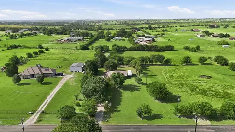 1025 Dominique Dr, Weatherford, TX 76087