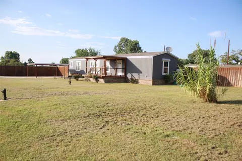 8529 Weems Estate Dr, Granbury, TX 76048