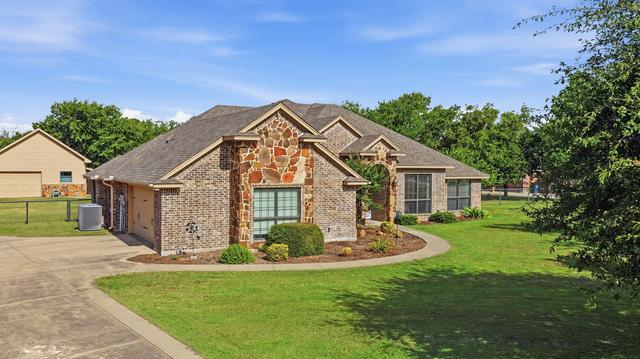 153 Sandstone Ln, Weatherford, TX 76085