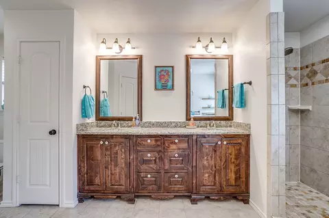 Bath - 216 Lovers Path Dr, Springtown, TX 76082 photo 1 of 4