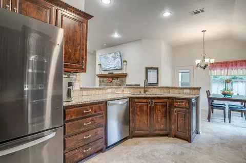 Kitchen - 216 Lovers Path Dr, Springtown, TX 76082 photo 2 of 3