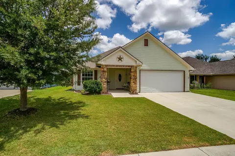 216 Lovers Path Dr, Springtown, TX 76082