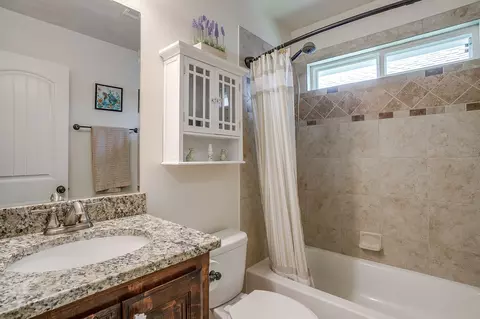Bath - 216 Lovers Path Dr, Springtown, TX 76082 photo 4 of 4
