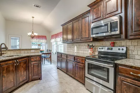 Kitchen - 216 Lovers Path Dr, Springtown, TX 76082 photo 3 of 3