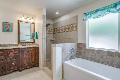 Bath - 216 Lovers Path Dr, Springtown, TX 76082 photo 2 of 4