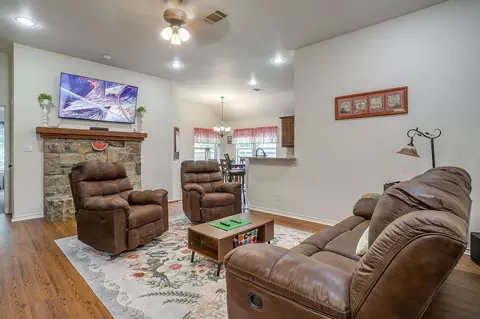 Living - 216 Lovers Path Dr, Springtown, TX 76082 photo 1 of 3