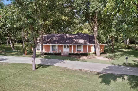 300 N Chattey Rd, Desoto, TX 75115