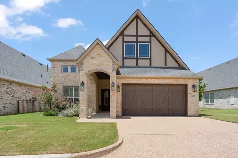 2407 Vineyard Dr, Granbury, TX 76048