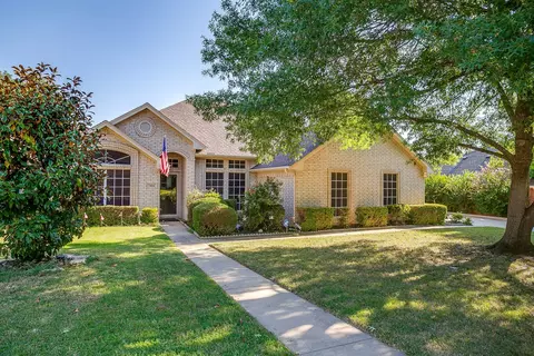 909 Overton Dr, Weatherford, TX 76086