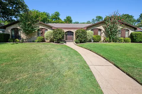 1204 Springwood Ct, Euless, TX 76040