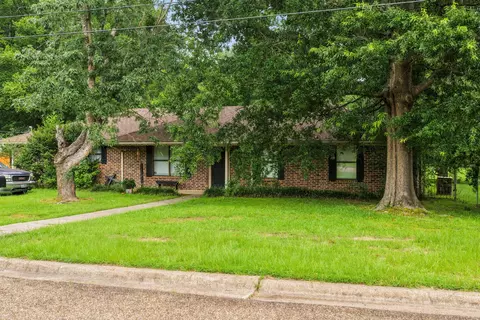 206 Carr Dr, Mount Pleasant, TX 75455