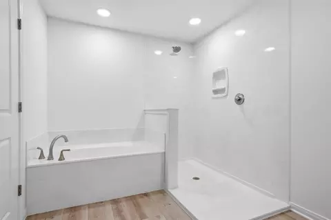 Bath - 2303 Pilgrim Ln, Lorena, TX 76655 photo 2 of 4