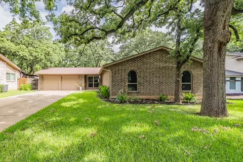 3311 Somerset Dr, Arlington, TX 76013
