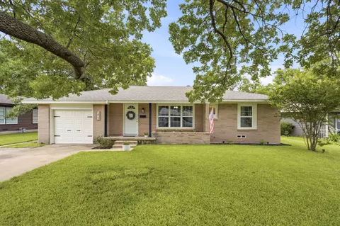 1413 N Wharton St, Sherman, TX 75092