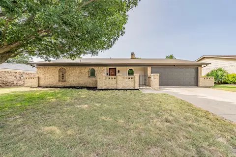 1413 Lamplighter Ln, Edgecliff Village, TX 76134