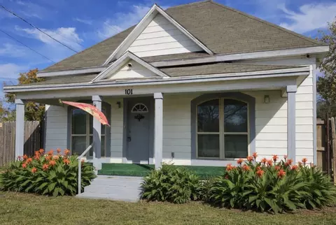 101 S Walnut Ave, Petrolia, TX 76377