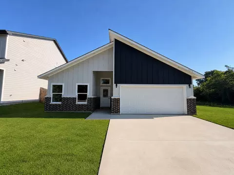 2212 Polk St, Greenville, TX 75401