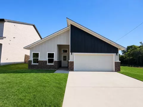 2212 Polk St, Greenville, TX 75401