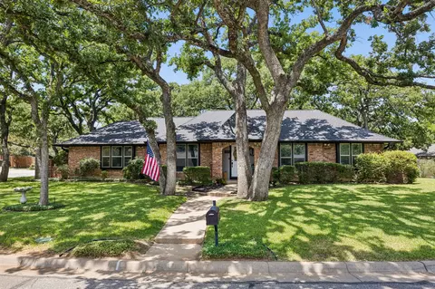 2814 Greenbrook Dr, Arlington, TX 76016