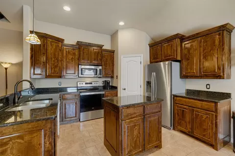 1221 Eagle Lake Dr, Azle, TX 76020