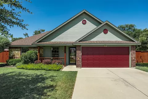 1221 Eagle Lake Dr, Azle, TX 76020