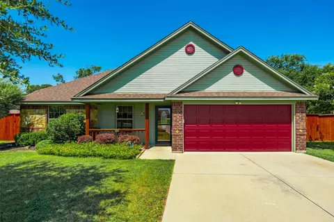 1221 Eagle Lake Dr, Azle, TX 76020