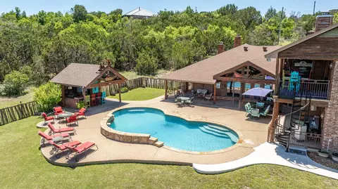 475 Magic Vly, Bluff Dale, TX 76433