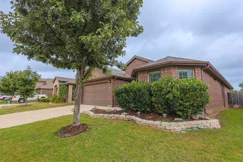 624 River Rock Dr, Azle, TX 76020