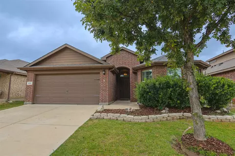 624 River Rock Dr, Azle, TX 76020