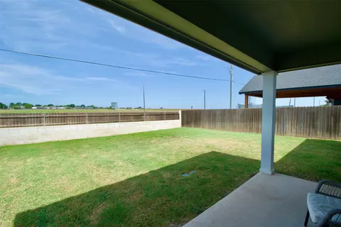 429 Travis Dr, Mcgregor, TX 76657 photo 30