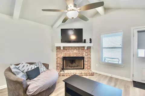 429 Travis Dr, Mcgregor, TX 76657 photo 5