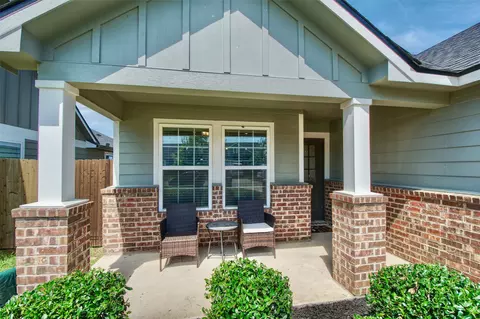 429 Travis Dr, Mcgregor, TX 76657 photo 2